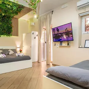 tropical-holiday-house.taorminaitalyhotels.com/